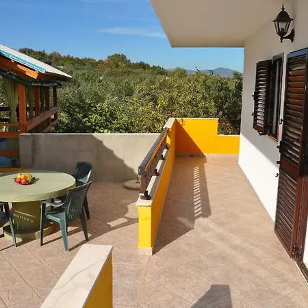 Apartments Villa Annika Slatine Exterior photo