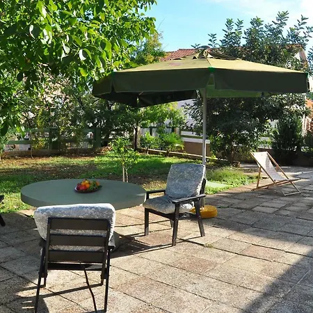 Apartments Villa Annika Slatine Exterior photo
