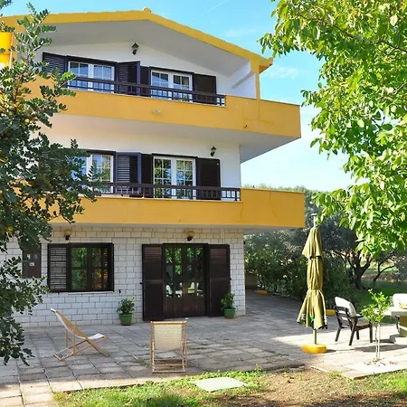Apartments Villa Annika Slatine Exterior photo