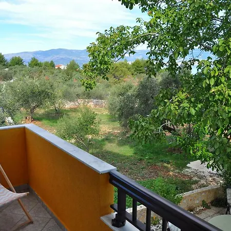 Apartments Villa Annika Slatine Exterior photo